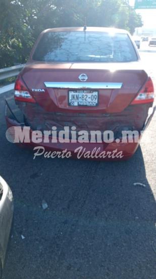 A la altura del puente ameca…  ¡chocaron por alcance!