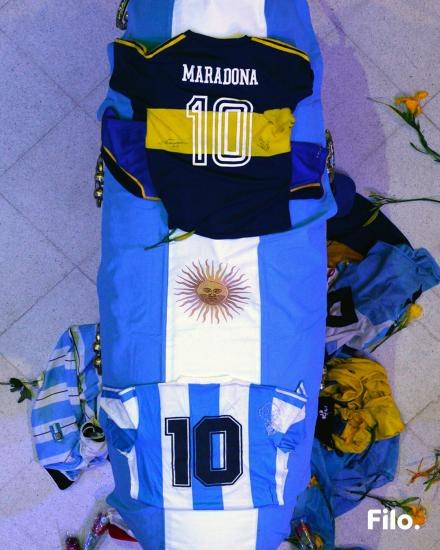 Empleados que publicaron fotos del cuerpo de Maradona ofrecen disculpas