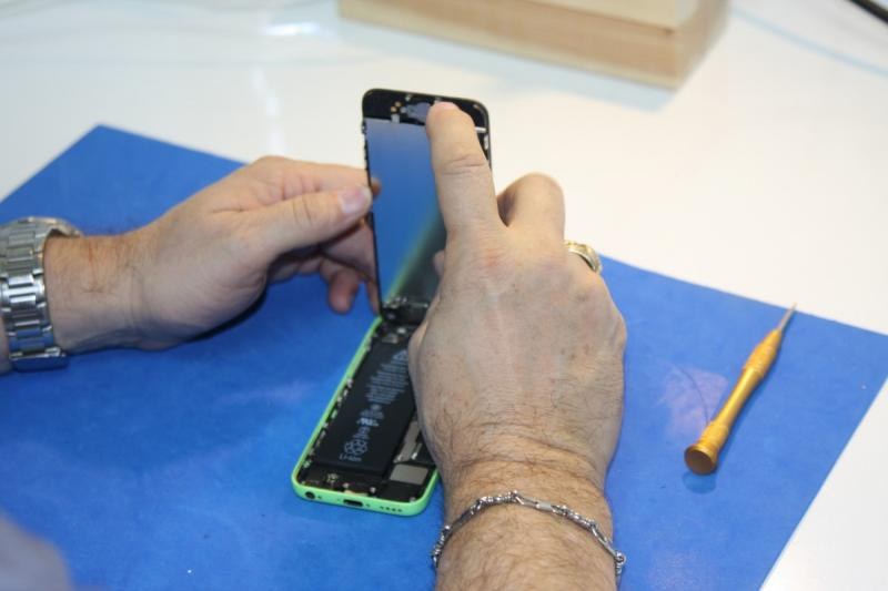 En Europa, se hace ley el “derecho a reparar” para smartphones y electrónicos