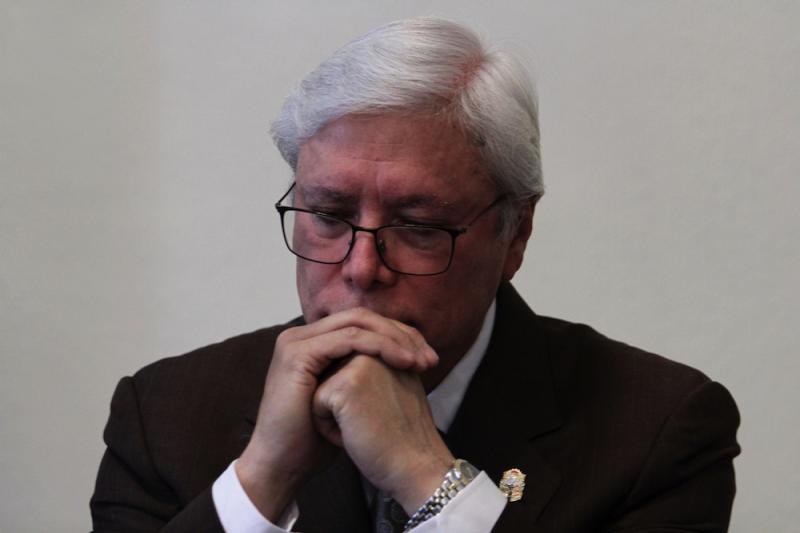 Hospitalizan al Gobernador de Baja California por COVID-19