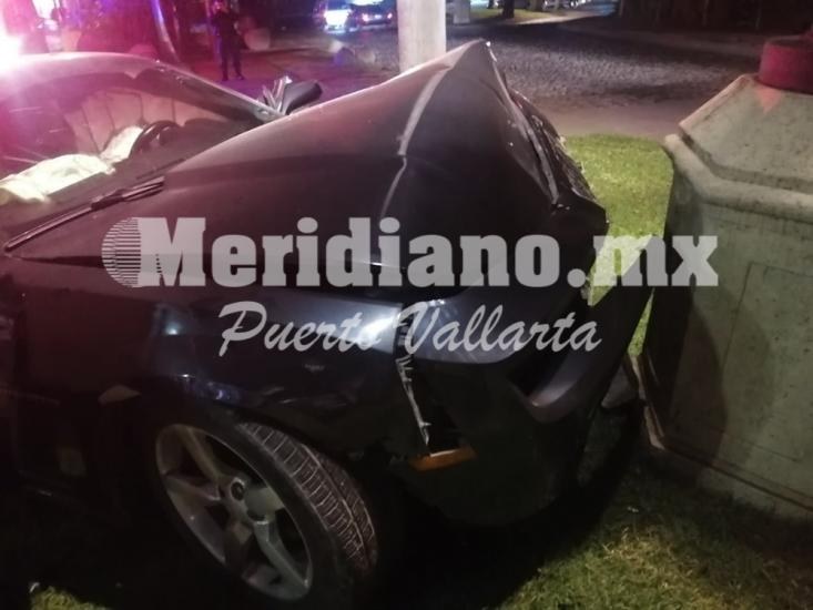 Ahora en fluvial vallarta…  ¡destrozan otro camaro!