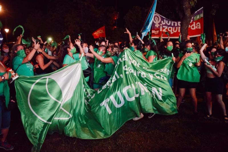 Senado de Argentina hace legal el aborto