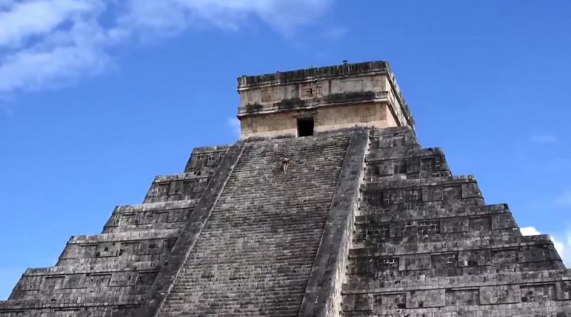 #LadyKukulkán: Desmiente INAH que mujer esparciera cenizas en Chichén Itza