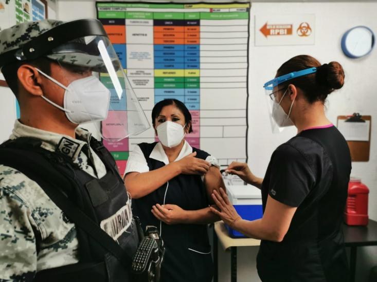 Llegan a Tepic las primeras 4,875 dosis de la vacuna contra el COVID-19.