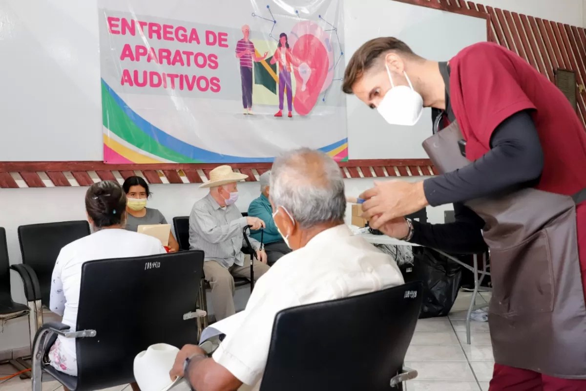 DIF Nayarit hace entrega de aparatos auditivos