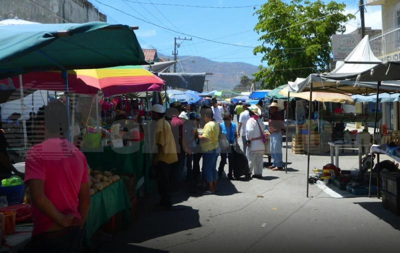 Continuan tianguistas presentando fallas en protocolos sanitarios