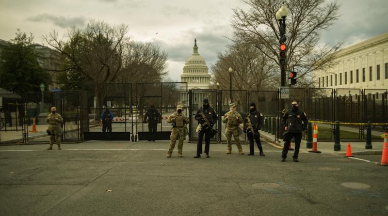 Arrestan a hombre con arma y 500 balas en Washington