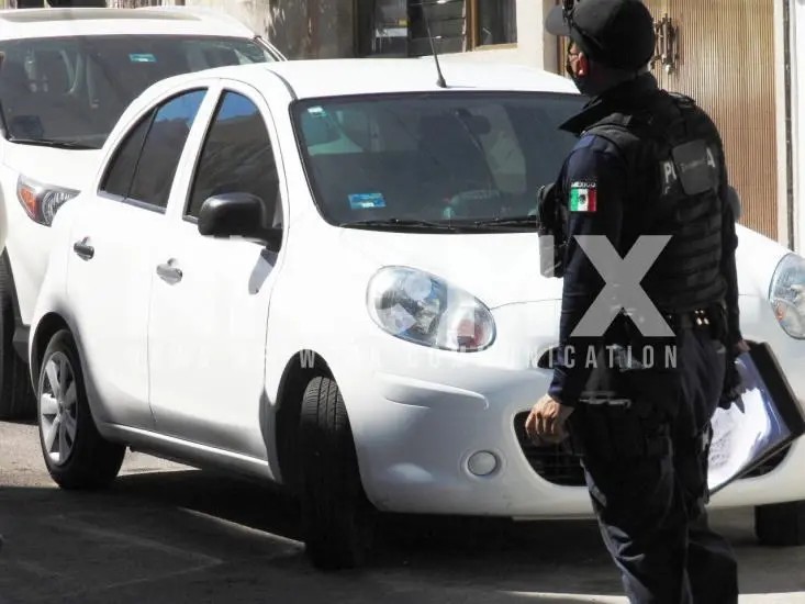 Muere hombre por supuesto COVID-19 a bordo de automóvil