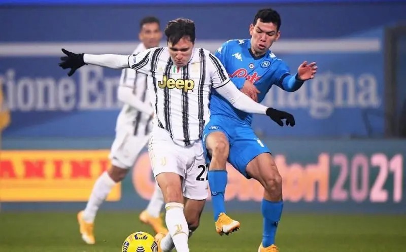 Hirving Lozano destacó en la victoria del Napoli ante la Juventus