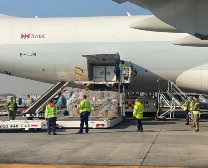 Llegan a México 200 mil vacunas contra Covid-19 Sinovac desde China