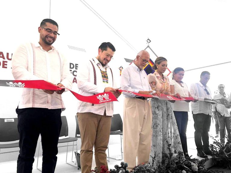 inaugura navarro quintero el centro de servicio infonavit nuevo nayarit