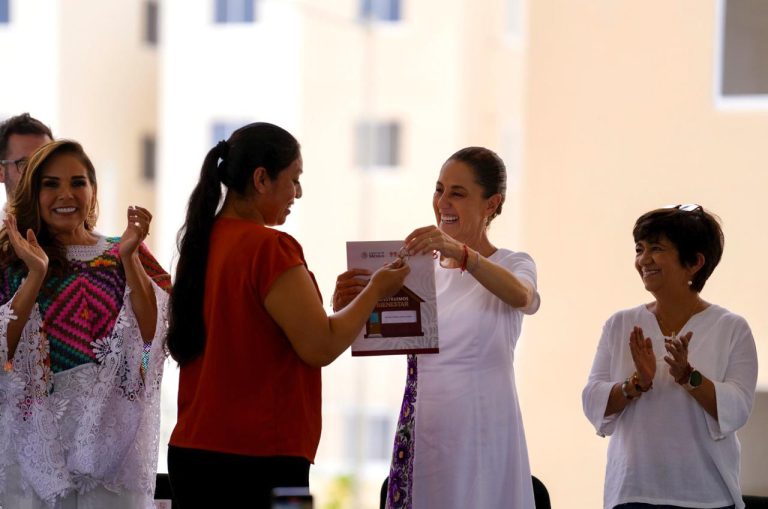 Sheinbaum entrega 225 viviendas en Playa del Carmen; avanza 90% en meta anual