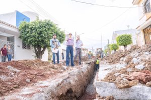 Geraldine supervisa obra para rehabilitar drenaje en Ciudad del Valle