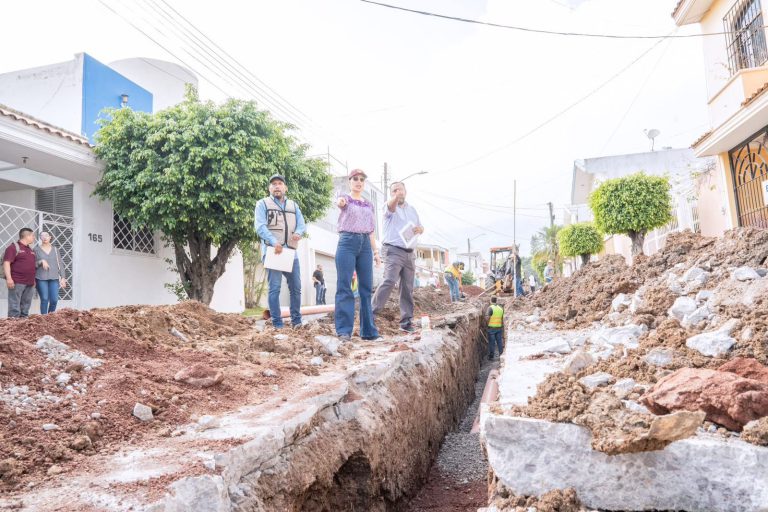 Geraldine supervisa obra para rehabilitar drenaje en Ciudad del Valle