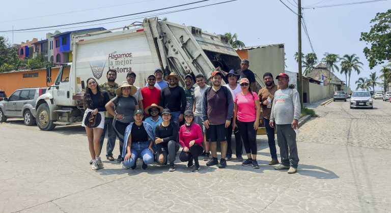 Trabajadores de aseo público de Bahía de Banderas